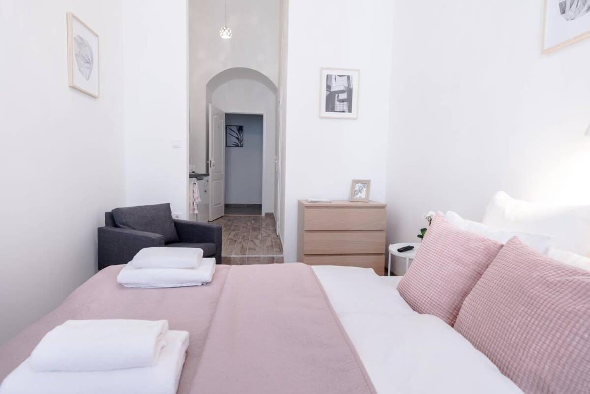 Brand New Studio With Aircon In The Center Budapešť Exteriér fotografie